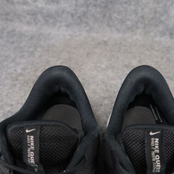 Nike Shoes Womens 9.5 Athletic Sneaker Quest 4 Running Trainer Black White Sport - Picture 16 of 16